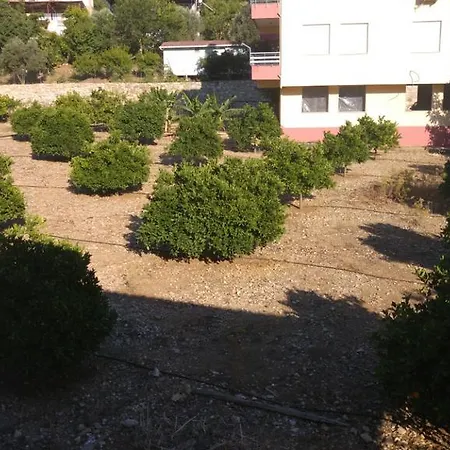 Gazde/Camere de închiriat Karaoz