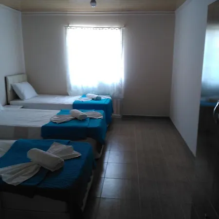 Gazde/Camere de închiriat Karaoz *