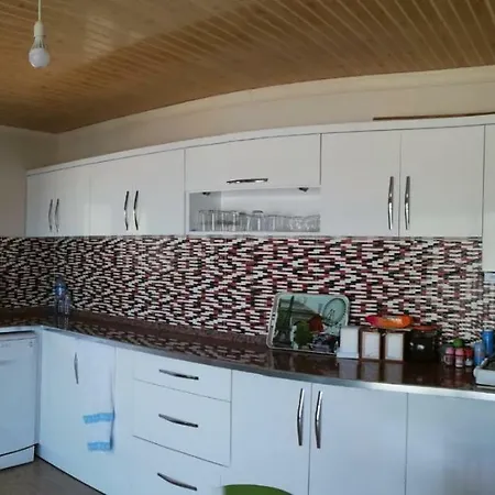 Gazde/Camere de închiriat Karaoz *